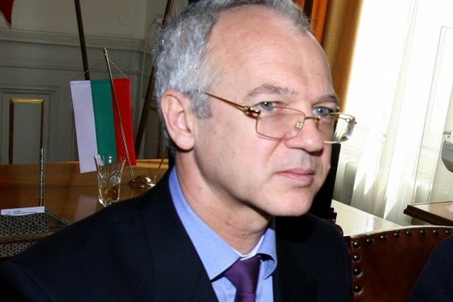 Работодателите остават в протестна готовност Това обяви на пресконференция в